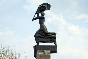 Жители Александрова: памятник борцам революции не перенесут